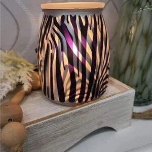FREE BAR OF WAX + Scentsy Zebra Safari Warmer- Brand New